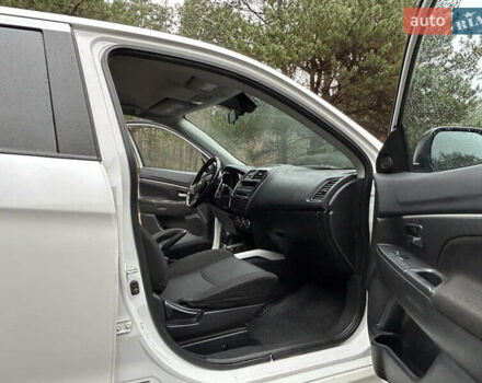 Белый Мицубиси Outlander Sport, объемом двигателя 2 л и пробегом 260 тыс. км за 8999 $, фото 16 на Automoto.ua