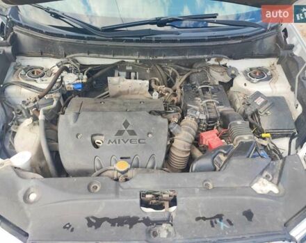 Белый Мицубиси Outlander Sport, объемом двигателя 2 л и пробегом 140 тыс. км за 11000 $, фото 7 на Automoto.ua