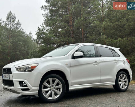 Белый Мицубиси Outlander Sport, объемом двигателя 2 л и пробегом 260 тыс. км за 8999 $, фото 1 на Automoto.ua
