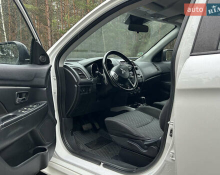 Белый Мицубиси Outlander Sport, объемом двигателя 2 л и пробегом 260 тыс. км за 8999 $, фото 13 на Automoto.ua