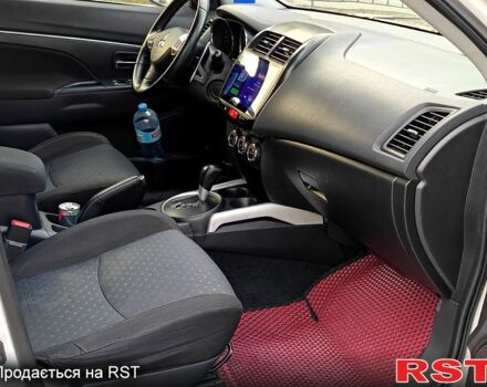 Білий Міцубісі Outlander Sport, об'ємом двигуна 2 л та пробігом 240 тис. км за 8799 $, фото 9 на Automoto.ua