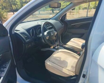 Белый Мицубиси Outlander Sport, объемом двигателя 2 л и пробегом 140 тыс. км за 11000 $, фото 8 на Automoto.ua