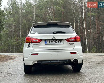 Белый Мицубиси Outlander Sport, объемом двигателя 2 л и пробегом 260 тыс. км за 8999 $, фото 5 на Automoto.ua