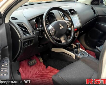 Білий Міцубісі Outlander Sport, об'ємом двигуна 2 л та пробігом 240 тис. км за 8799 $, фото 10 на Automoto.ua