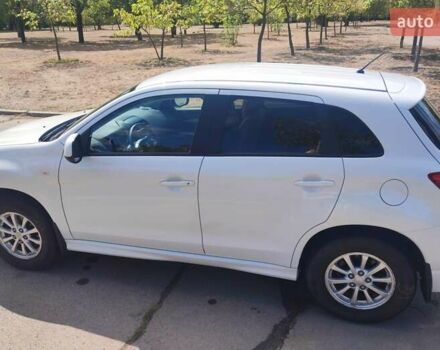 Белый Мицубиси Outlander Sport, объемом двигателя 2 л и пробегом 140 тыс. км за 11000 $, фото 2 на Automoto.ua