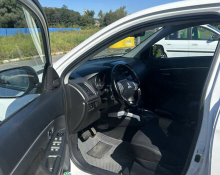 Білий Міцубісі Outlander Sport, об'ємом двигуна 2 л та пробігом 258 тис. км за 10500 $, фото 8 на Automoto.ua
