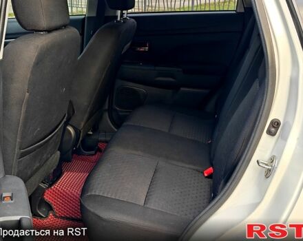 Білий Міцубісі Outlander Sport, об'ємом двигуна 2 л та пробігом 240 тис. км за 8799 $, фото 8 на Automoto.ua