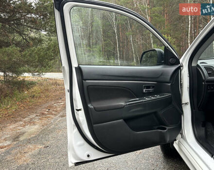 Белый Мицубиси Outlander Sport, объемом двигателя 2 л и пробегом 260 тыс. км за 8999 $, фото 12 на Automoto.ua