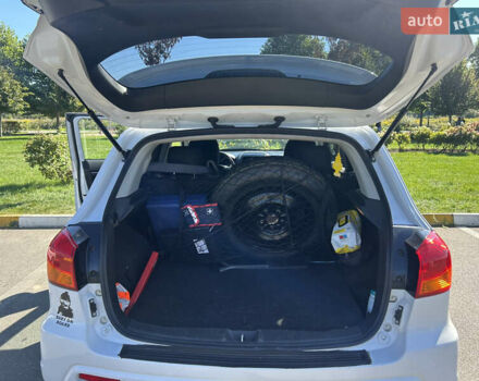 Білий Міцубісі Outlander Sport, об'ємом двигуна 2 л та пробігом 258 тис. км за 10500 $, фото 13 на Automoto.ua