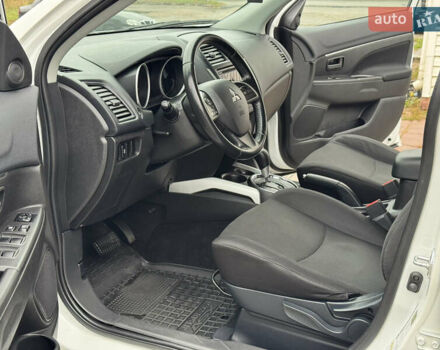 Белый Мицубиси Outlander Sport, объемом двигателя 2 л и пробегом 160 тыс. км за 10800 $, фото 19 на Automoto.ua