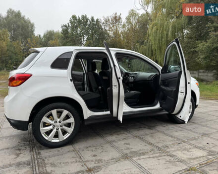 Белый Мицубиси Outlander Sport, объемом двигателя 2 л и пробегом 160 тыс. км за 10800 $, фото 12 на Automoto.ua
