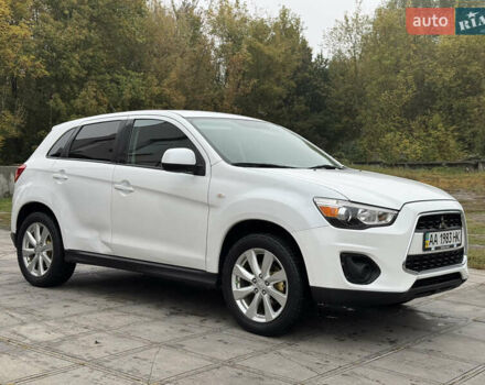 Белый Мицубиси Outlander Sport, объемом двигателя 2 л и пробегом 160 тыс. км за 10800 $, фото 1 на Automoto.ua