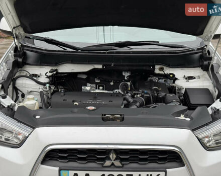 Белый Мицубиси Outlander Sport, объемом двигателя 2 л и пробегом 160 тыс. км за 10800 $, фото 41 на Automoto.ua