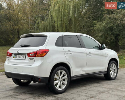 Белый Мицубиси Outlander Sport, объемом двигателя 2 л и пробегом 160 тыс. км за 10800 $, фото 3 на Automoto.ua