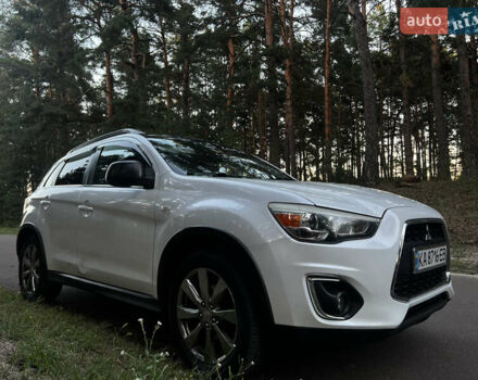 Белый Мицубиси Outlander Sport, объемом двигателя 2 л и пробегом 170 тыс. км за 11000 $, фото 2 на Automoto.ua
