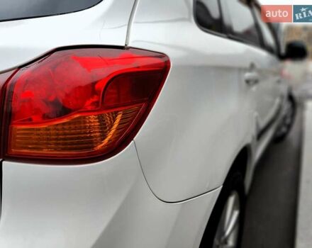 Белый Мицубиси Outlander Sport, объемом двигателя 2.4 л и пробегом 207 тыс. км за 9990 $, фото 19 на Automoto.ua
