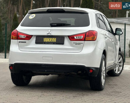 Белый Мицубиси Outlander Sport, объемом двигателя 2 л и пробегом 257 тыс. км за 10800 $, фото 14 на Automoto.ua