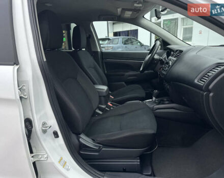 Белый Мицубиси Outlander Sport, объемом двигателя 2 л и пробегом 257 тыс. км за 10800 $, фото 35 на Automoto.ua