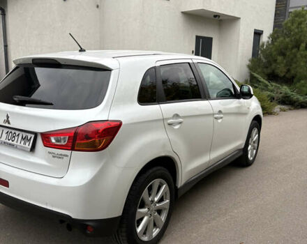 Мицубиси Outlander Sport 2015 в Вышгороде на Automoto.ua Белый Мицубиси Outlander Sport, объемом двигателя 2 л и пробегом 136 тыс. км за 10700 $, фото 2 на Automoto.ua