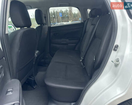 Белый Мицубиси Outlander Sport, объемом двигателя 2 л и пробегом 257 тыс. км за 10800 $, фото 30 на Automoto.ua