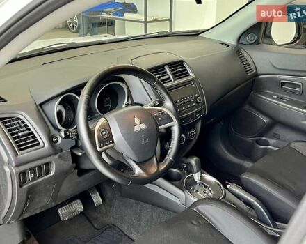 Білий Міцубісі Outlander Sport, об'ємом двигуна 2.4 л та пробігом 160 тис. км за 12500 $, фото 19 на Automoto.ua
