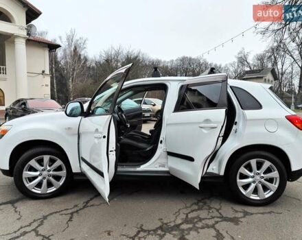 Белый Мицубиси Outlander Sport, объемом двигателя 2.4 л и пробегом 207 тыс. км за 9990 $, фото 7 на Automoto.ua