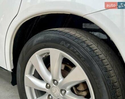 Білий Міцубісі Outlander Sport, об'ємом двигуна 2.4 л та пробігом 160 тис. км за 12500 $, фото 8 на Automoto.ua