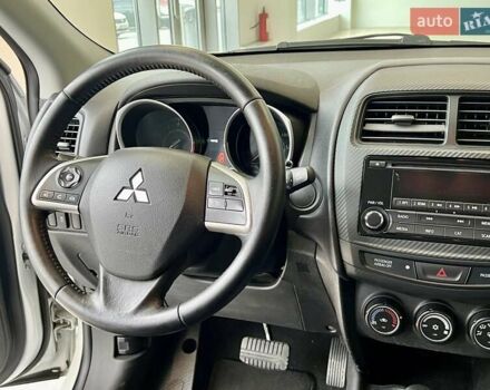 Білий Міцубісі Outlander Sport, об'ємом двигуна 2.4 л та пробігом 160 тис. км за 12500 $, фото 22 на Automoto.ua