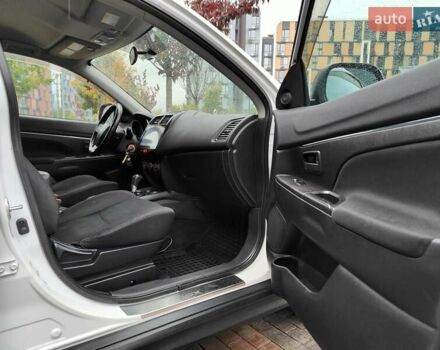 Белый Мицубиси Outlander Sport, объемом двигателя 2.4 л и пробегом 207 тыс. км за 10990 $, фото 46 на Automoto.ua