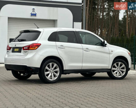 Белый Мицубиси Outlander Sport, объемом двигателя 2 л и пробегом 257 тыс. км за 10800 $, фото 9 на Automoto.ua
