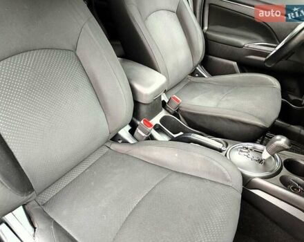 Белый Мицубиси Outlander Sport, объемом двигателя 2.4 л и пробегом 207 тыс. км за 9990 $, фото 48 на Automoto.ua