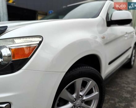 Белый Мицубиси Outlander Sport, объемом двигателя 2.4 л и пробегом 207 тыс. км за 9990 $, фото 2 на Automoto.ua