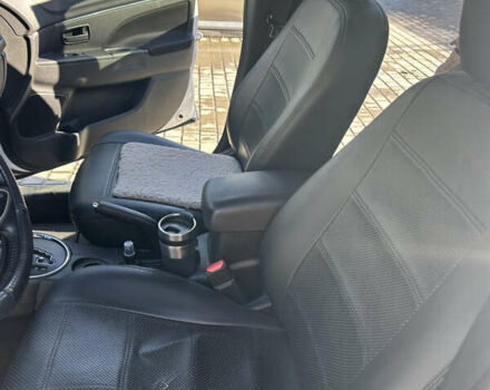 Белый Мицубиси Outlander Sport, объемом двигателя 2 л и пробегом 255 тыс. км за 12000 $, фото 12 на Automoto.ua