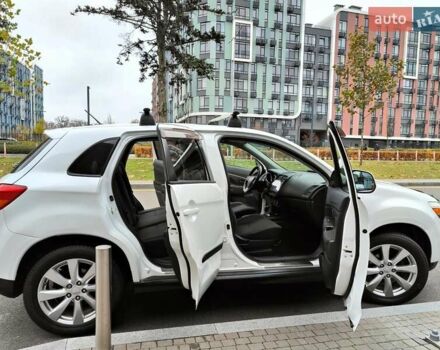 Белый Мицубиси Outlander Sport, объемом двигателя 2.4 л и пробегом 207 тыс. км за 9990 $, фото 27 на Automoto.ua