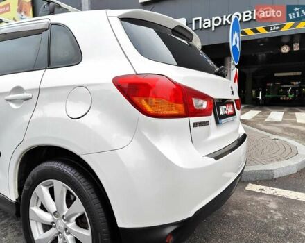 Белый Мицубиси Outlander Sport, объемом двигателя 2.4 л и пробегом 207 тыс. км за 9990 $, фото 15 на Automoto.ua