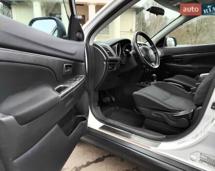 Белый Мицубиси Outlander Sport, объемом двигателя 2.4 л и пробегом 207 тыс. км за 9990 $, фото 30 на Automoto.ua