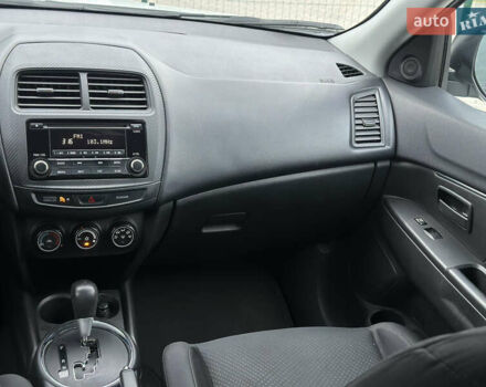 Белый Мицубиси Outlander Sport, объемом двигателя 2 л и пробегом 257 тыс. км за 10800 $, фото 21 на Automoto.ua