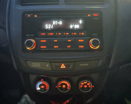 Белый Мицубиси Outlander Sport, объемом двигателя 2 л и пробегом 255 тыс. км за 12000 $, фото 30 на Automoto.ua