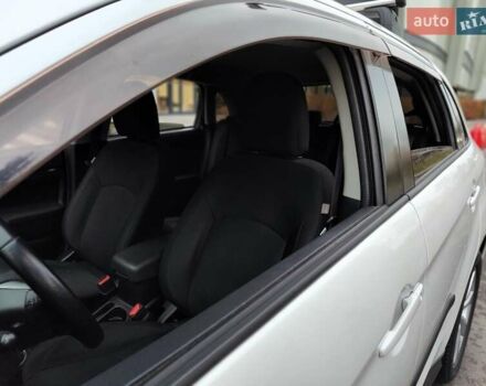 Белый Мицубиси Outlander Sport, объемом двигателя 2.4 л и пробегом 207 тыс. км за 9990 $, фото 4 на Automoto.ua