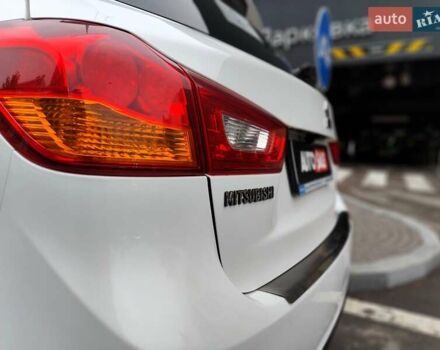 Белый Мицубиси Outlander Sport, объемом двигателя 2.4 л и пробегом 207 тыс. км за 9990 $, фото 16 на Automoto.ua