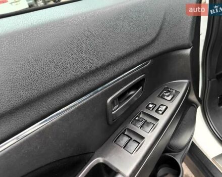 Белый Мицубиси Outlander Sport, объемом двигателя 2.4 л и пробегом 207 тыс. км за 9990 $, фото 31 на Automoto.ua