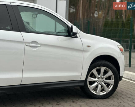 Белый Мицубиси Outlander Sport, объемом двигателя 2 л и пробегом 257 тыс. км за 10800 $, фото 11 на Automoto.ua