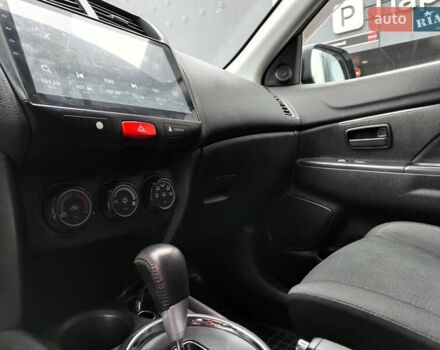 Белый Мицубиси Outlander Sport, объемом двигателя 2.4 л и пробегом 207 тыс. км за 9990 $, фото 55 на Automoto.ua