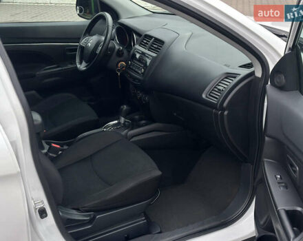 Белый Мицубиси Outlander Sport, объемом двигателя 2 л и пробегом 257 тыс. км за 10800 $, фото 34 на Automoto.ua