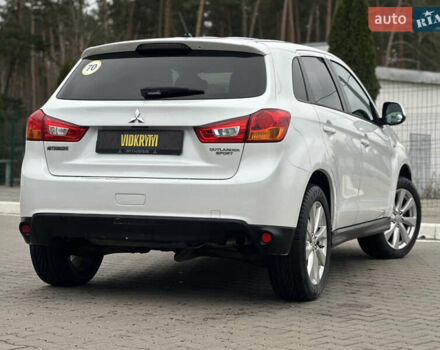 Белый Мицубиси Outlander Sport, объемом двигателя 2 л и пробегом 257 тыс. км за 10800 $, фото 15 на Automoto.ua