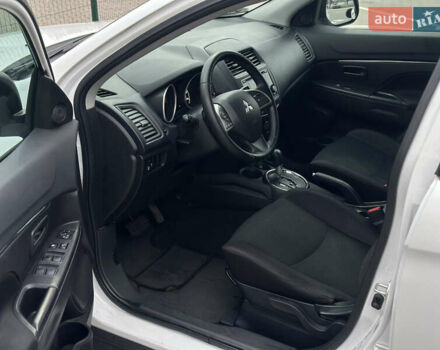 Белый Мицубиси Outlander Sport, объемом двигателя 2 л и пробегом 257 тыс. км за 10800 $, фото 28 на Automoto.ua