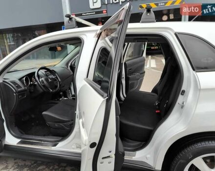 Белый Мицубиси Outlander Sport, объемом двигателя 2.4 л и пробегом 207 тыс. км за 9990 $, фото 6 на Automoto.ua