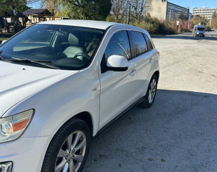 Белый Мицубиси Outlander Sport, объемом двигателя 2 л и пробегом 255 тыс. км за 12000 $, фото 5 на Automoto.ua