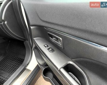 Белый Мицубиси Outlander Sport, объемом двигателя 2.4 л и пробегом 207 тыс. км за 9990 $, фото 43 на Automoto.ua