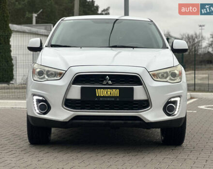 Белый Мицубиси Outlander Sport, объемом двигателя 2 л и пробегом 257 тыс. км за 10800 $, фото 2 на Automoto.ua